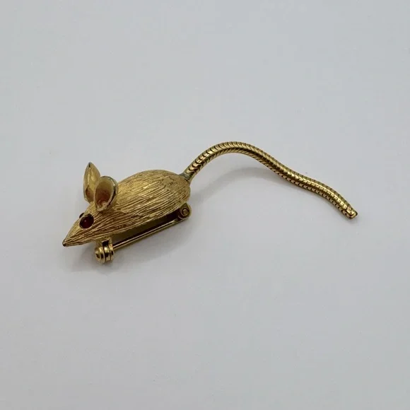 VINTAGE Gold Tone & Crystal Mouse Pin - Picture 3 of 9